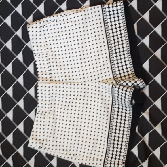 * LOFT OFF WHITE SHORTS WITH BLACK POLKA DOTS, SIZE 8 NEW - Picture 1 of 10